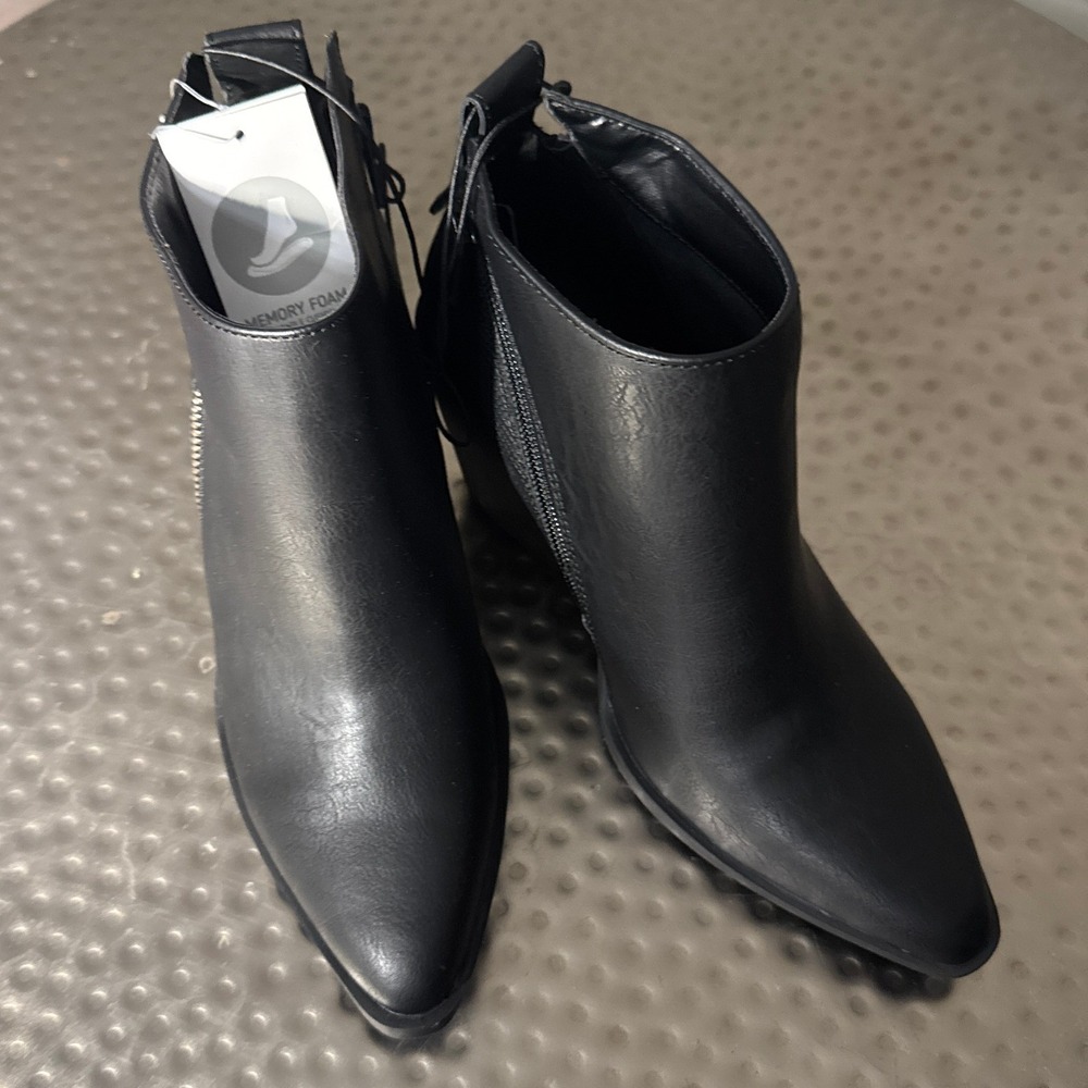 Universal Thread Black Ankle Booties Side Zip Block Heel Women's 7 With Tags